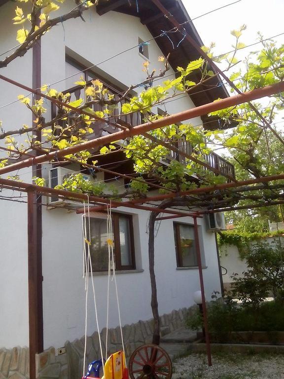 Guest House By The Captain Варна Екстер'єр фото