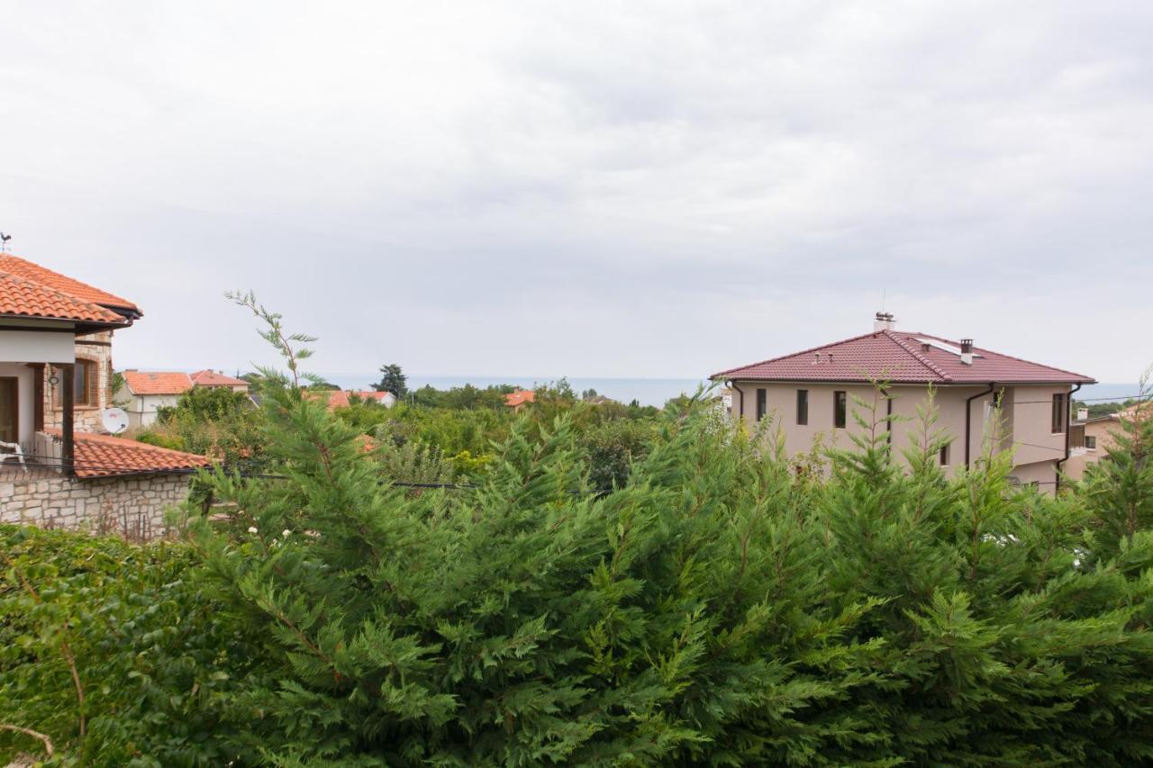 Guest House By The Captain Варна Екстер'єр фото
